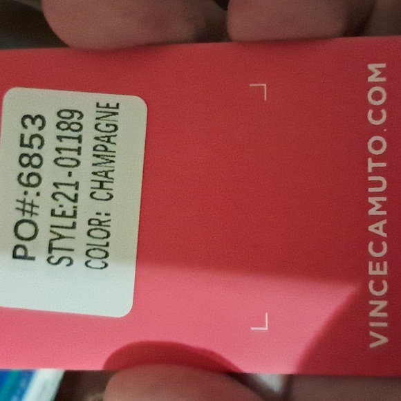 NWT Vince Camuto Champagne Quilted Cosmetic Case With Pearl Zipper Pull - Picture 8 of 8